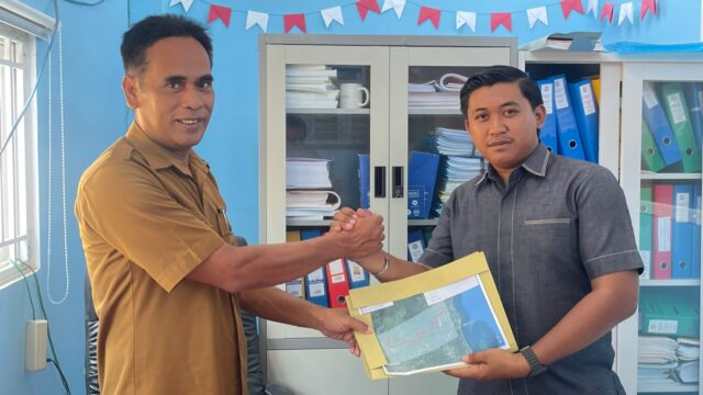 Tampak kiri Kabid Bina Marga Dinas PUPR Kab. Bombana (Sukardi, S.T., M.P.W.K.) dan Tampak Kanan Ketua Umum FPPB (Andi Zulkifli)